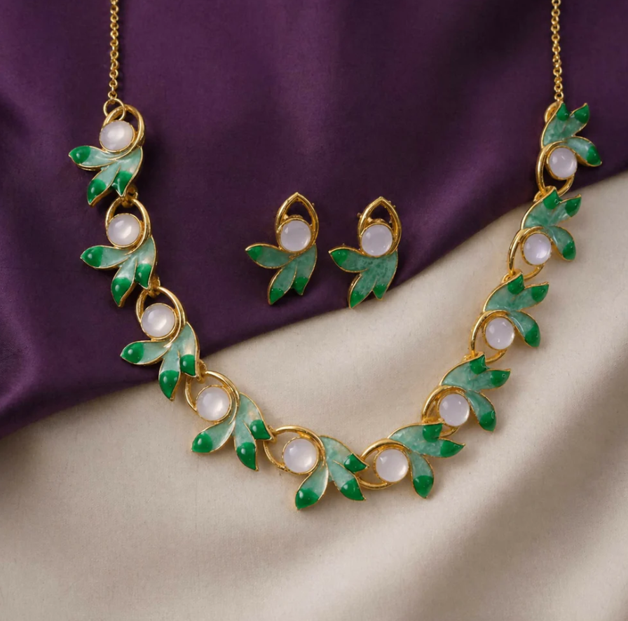 Pearl Necklace Set – Elegant Green Leaf Design & Matching Earrings